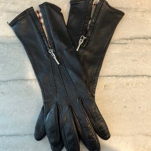 Burberry leather gloves very good condition
